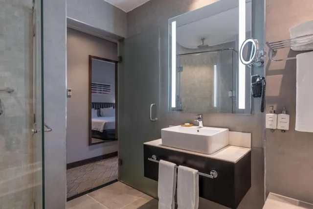 غرفة سوبيريور بإطلالة على المسبح، Radisson Hotel Lagos Ikeja 5/6