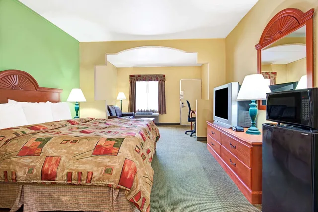 جناح استوديو ديلوكس بسرير كينج، Super 8 by Wyndham Nashville Near Downtown / I-40 2/7
