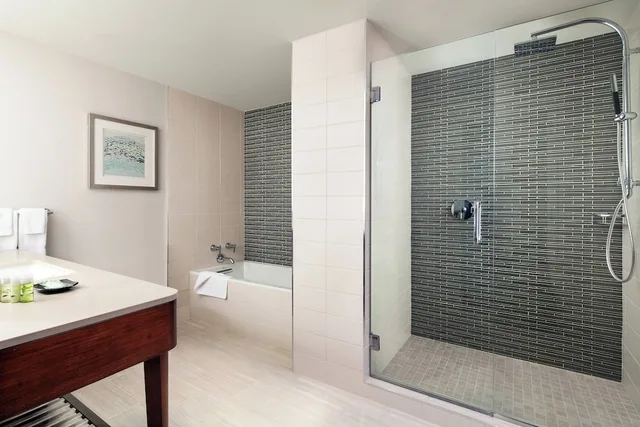 Guest Room, King Bed, Park View, The Westin South Coast Plaza 13/13