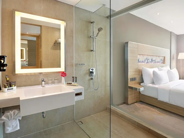 غرفة سوبيريور بسرير كينج، Novotel Samator Surabaya Timur 5/5