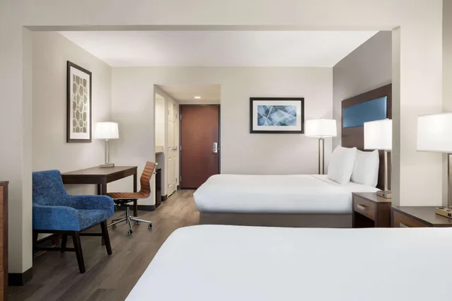 غرفة بسرير كينج وسرير كوين، Wingate by Wyndham Southport 4/6