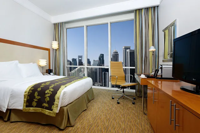 جناح بانورامي بسرير كينج بإطلالة على البحر، Hilton Doha 5/7