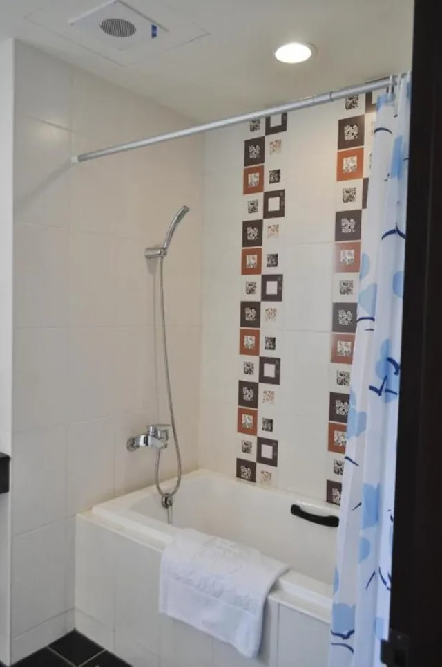 غرفة بسريرين منفصلين بإطلالة على الجبل، Cherry Feast Resort 4/4