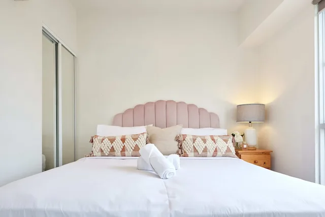 4 Bedrooms, Apartment, 4 Beds, King and Queen Bed, Sofa, Arrow On Swanston 1/10