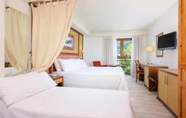 غرفة قياسية مع سرير إضافي، Tryp Vielha Baqueira 1/7