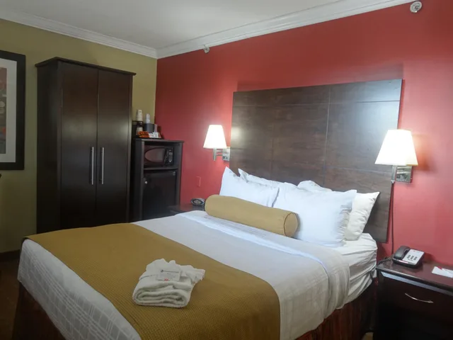 غرفة قياسية بسرير كوين، Best Western Plus Bowmanville 4/7