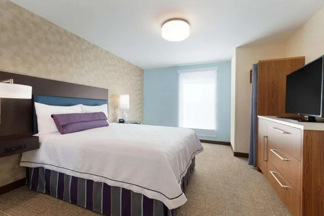 جناح بسرير كينج مع أريكة لذوي الإعاقة، Home2 Suites By Hilton Milwaukee Airport 2/6