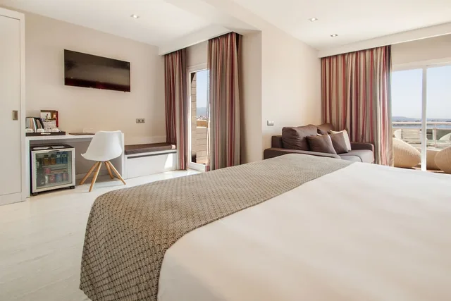 Junior Suite, Studio, Queen Bed, Sea View, Private Pool، Catalonia Majorica 3/5