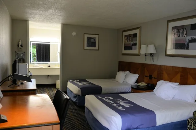 غرفة قياسية بسريرين مزدوجين يُسمح فيها بالحيوانات الأليفة، Days Inn by Wyndham Luray Shenandoah 8/10