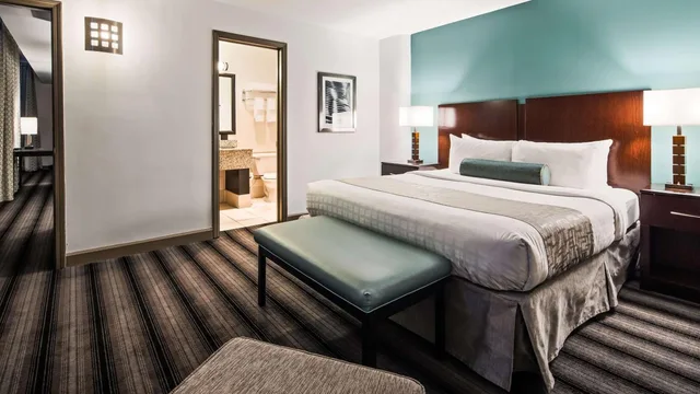 جناح بسرير كينج بغرفة نوم واحدة، Best Western River North Hotel 2/4