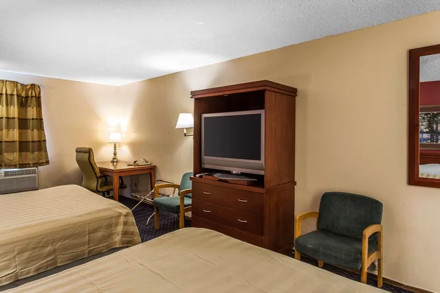 غرفة بسريرين كوين، Rodeway Inn Seattle Airport 3/4