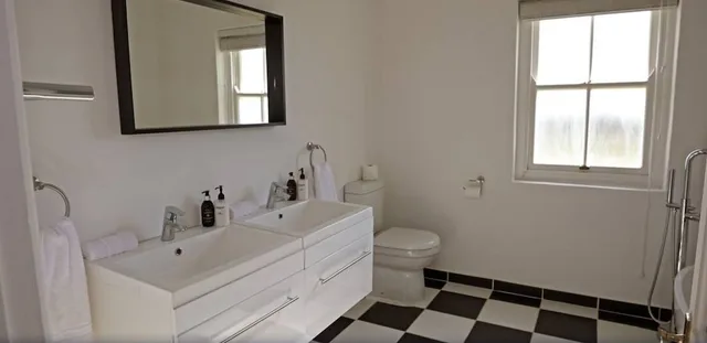 House, 1 Queen and 1 Single Bed, River Bend Lodge 7/9