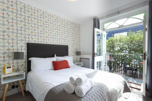 Luxury, King Bed, Balcony, The White House 4/7