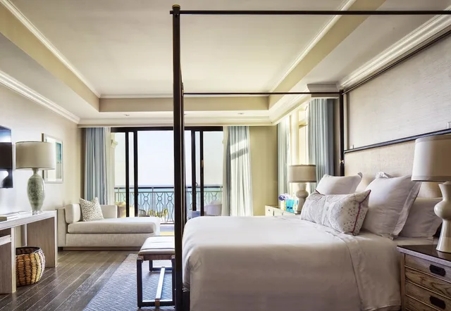 غرفة بريميير بسرير كينج بإطلالة على البحر، Rosewood Baha Mar 1/4
