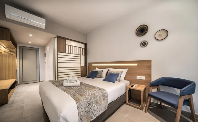 Superior, Double Bed, Side Sea View، Adele Beach Hotel 1/5