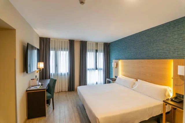 غرفة بسرير كوين، Zentral Ramiro I Oviedo 5/10