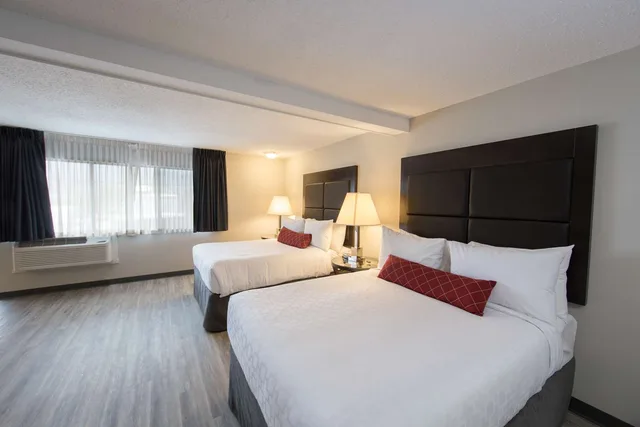 جناح بسريرين كوين بمطبخ صغير، SureStay Hotel by Best Western Castlegar 1/7