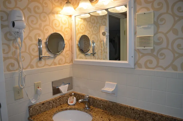 Room, 2 Queen Beds, Pool Side, Kitchen، Sun Viking Lodge 2/3