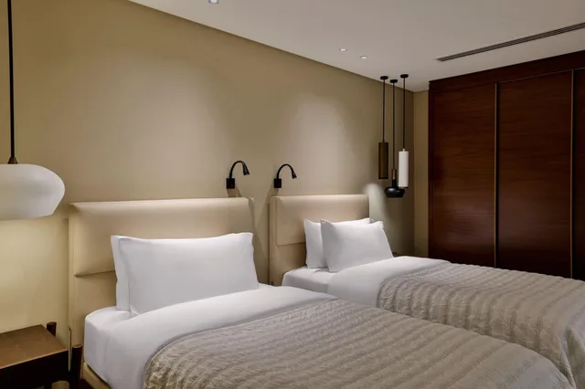 جناح ملكي بغرفتي نوم، Le Meridien Dubai Hotel and Conference Centre 3/6