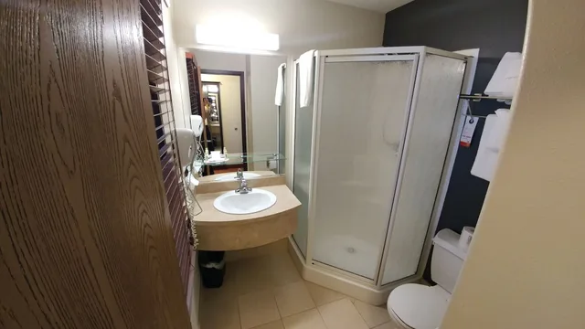 Suite, 2 Queen Beds, Super 8 By Wyndham Quebec City 6/8