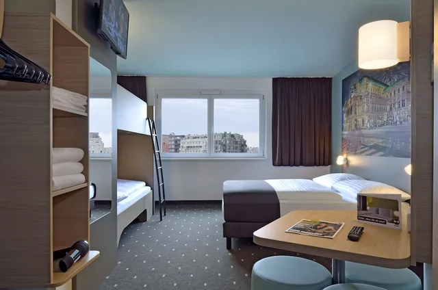 غرفة عائلية بسرير كوين وسرير بطابقين، B&B Hotel Wien-Hbf 3/4