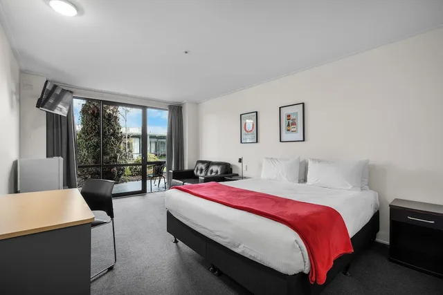 Garden Court, Studio, Queen Bed، Bealey Quarter 1/5