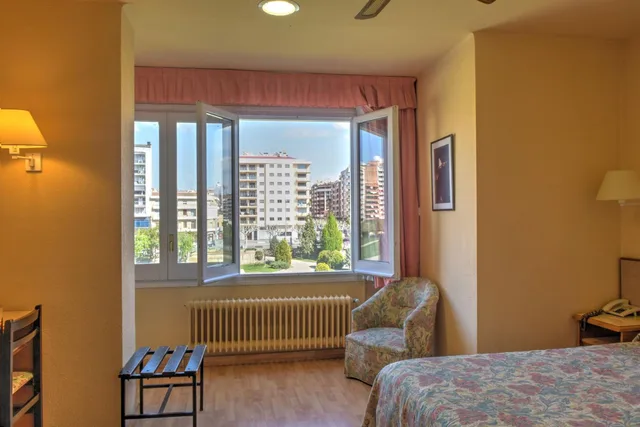 غرفة بسرير مزدوج أو سريرين منفصلين بإطلالة، Hotel Balaguer 7/10