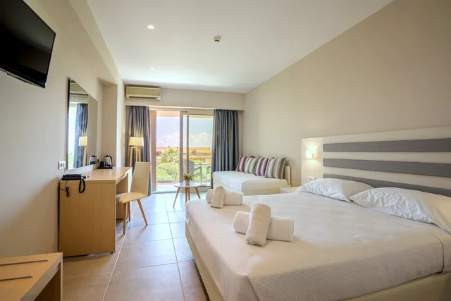 Run of the House Family، Cnic Gemini Hotel 1/1
