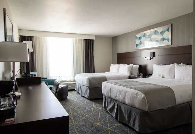 غرفة قياسية بسريرين كوين لذوي الإعاقة، HOLIDAY INN VICTORVILLE 1/2