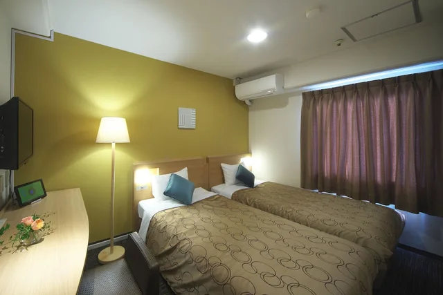 غرفة بسريرين منفصلين للمدخنين، Yokohama Heiwa Plaza Hotel 1/2