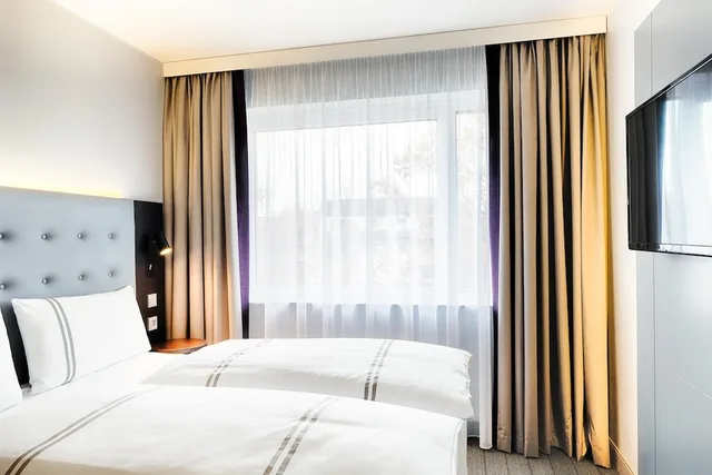 Standard, Double Bed, Premier Inn Cologne City Centre hotel 2/4