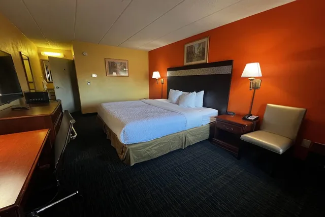 غرفة بسرير كينج، Travelodge by Wyndham Parsippany 5/10