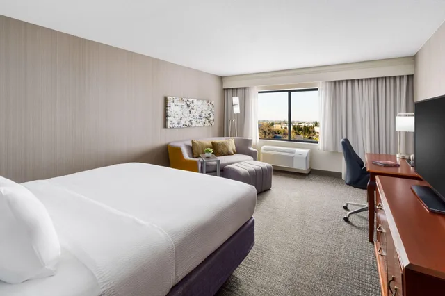 غرفة بسرير مزدوج لذوي الإعاقة، Courtyard by Marriott Roseville Galleria Mall/Creekside Ridge Drive 1/5