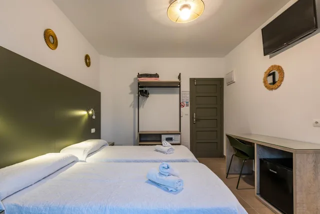 غرفة سوبيريور بسرير كوين، Hostal Alicante San Antonio 2/10