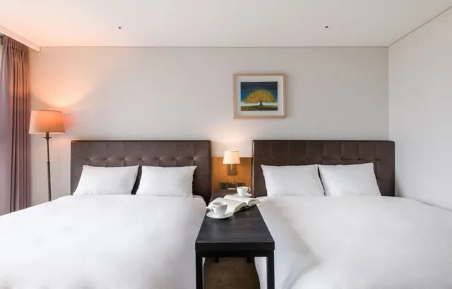 غرفة عائلية بسريرين مزدوجين بإطلالة على البحر، Grabel Hotel Jeju 1/4