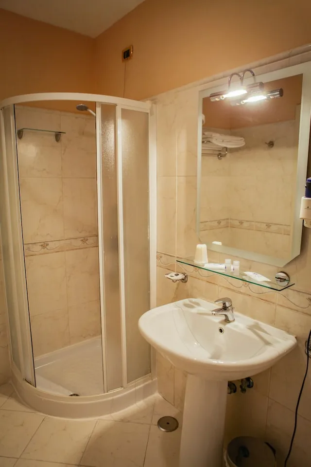 غرفة قياسية ثلاثية بسرير مزدوج وسرير فردي، Hotel I Gigli 5/5