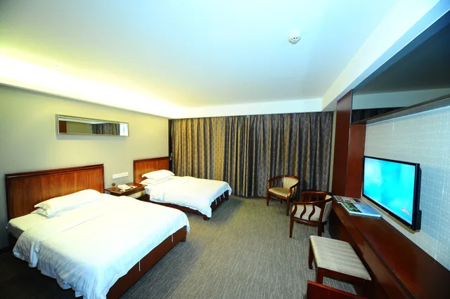 Business, Twin Beds, Good East Hotel 2/3