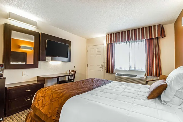 غرفة بسرير كوين للمدخنين، Rodeway Inn Wine Country 1/2
