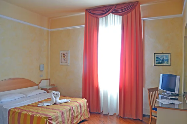 غرفة ثلاثية بسرير مزدوج وسرير فردي، Hotel Soggiorno Athena 4/10