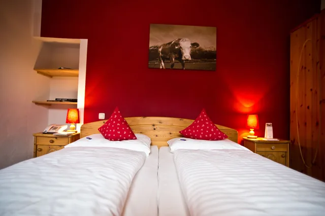 غرفة عائلية بسرير كينج بشرفة مع أريكة، Hotel Gamshof 1/2