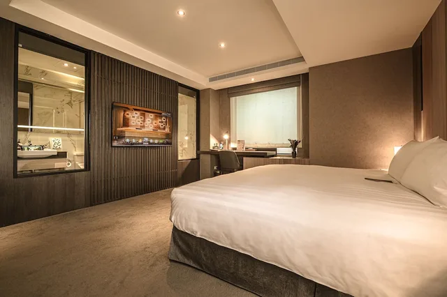 غرفة ديلوكس بسرير كينج بغرفة نوم واحدة بحوض استحمام، Hotel East 2/5
