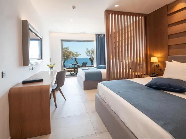 Comfort, Family, Double Bed, Sea Front, 2 Sofa، Nana Golden Beach 4/10
