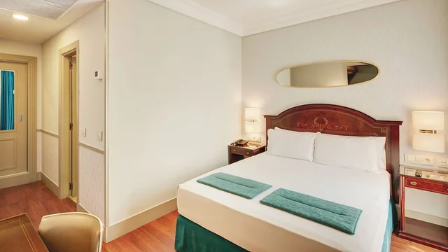 غرفة كلاسيكية خارجية بسرير مزدوج بإطلالة، Sercotel Gran Hotel Conde Duque 4/8