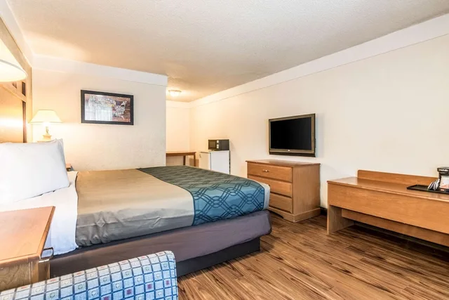 غرفة قياسية بسرير كينج، Econo Lodge Gastonia North 2/3