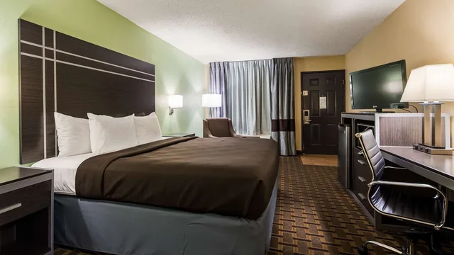 غرفة بسرير كينج مع أريكة، Best Western Coachlight 2/4