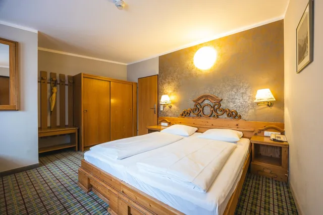 Classic, Queen Bed, FISCHERWIRT 2/8