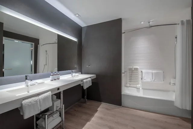 غرفة بسريرين كوين لذوي الإعاقة، AC Hotel by Marriott Atlanta Midtown 6/7