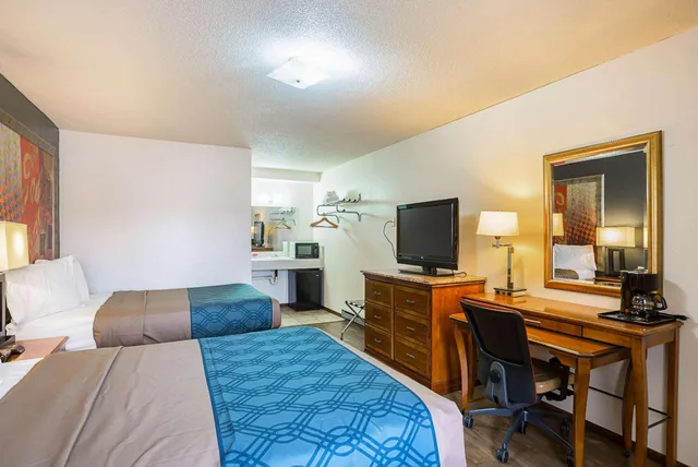 غرفة قياسية بسريرين مزدوجين، Econo Lodge Waupaca 1/7