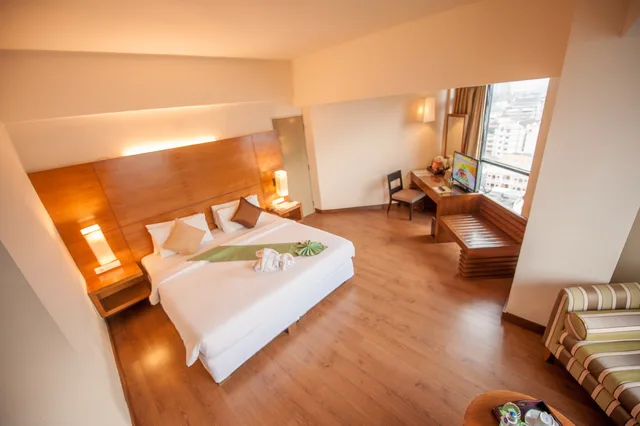 Executive, Double Bed, The Seasons Pattaya 2/3
