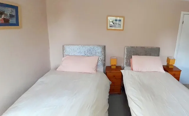 غرفة بسريرين منفصلين بحمام مشترك، The Countryman Hotel - B&B 2/10